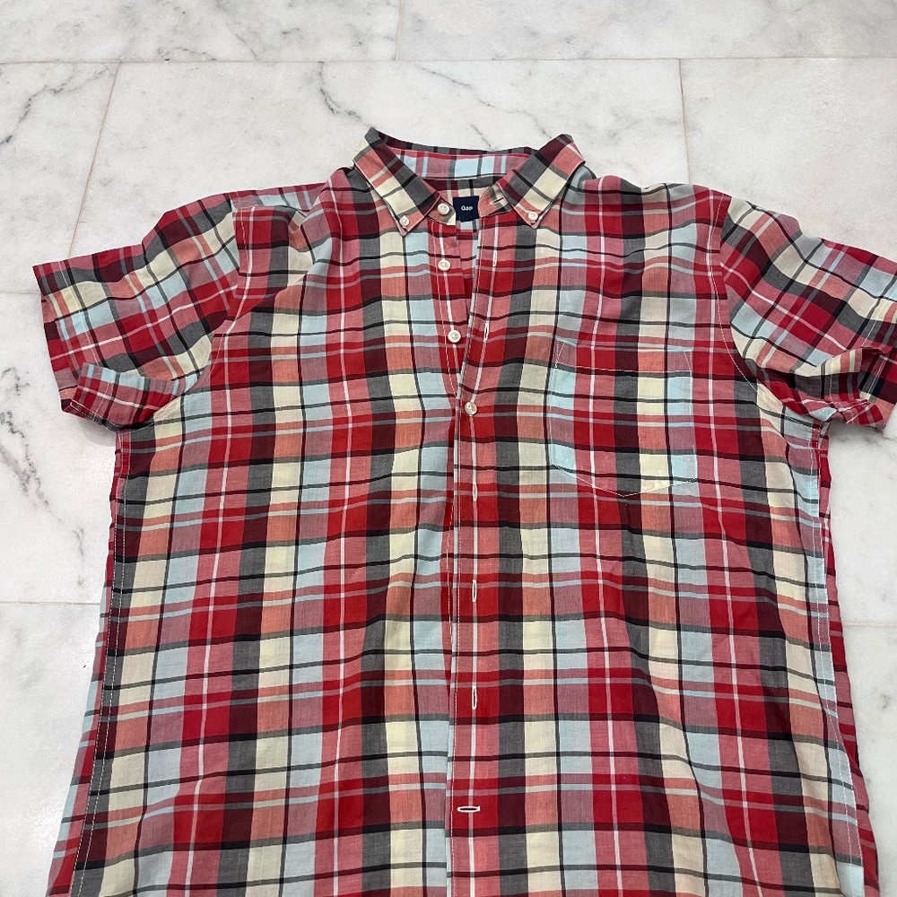 Gap Plaid short sleeve button down